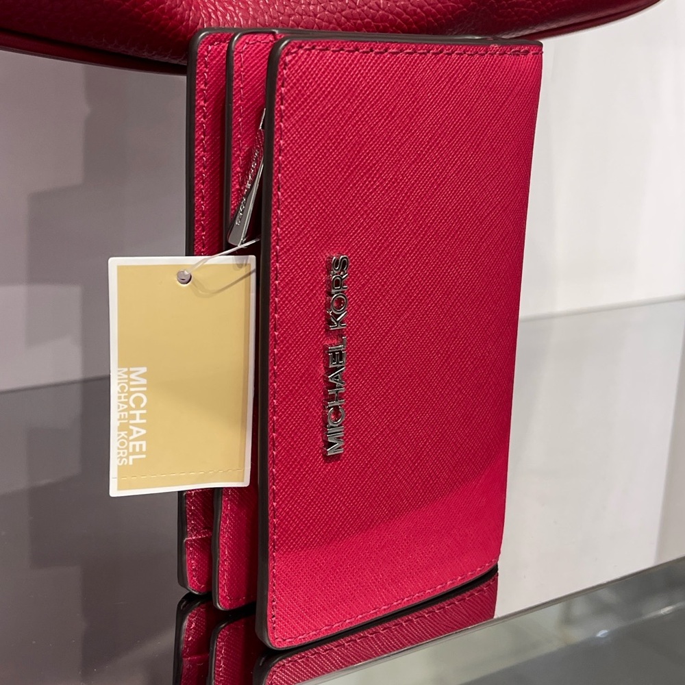 MICHAEL KORS Medium Saffiano Leather Bifold ZP CN Wallet
COLOR DK RASPBERRY
NWT - Picture 13 of 16